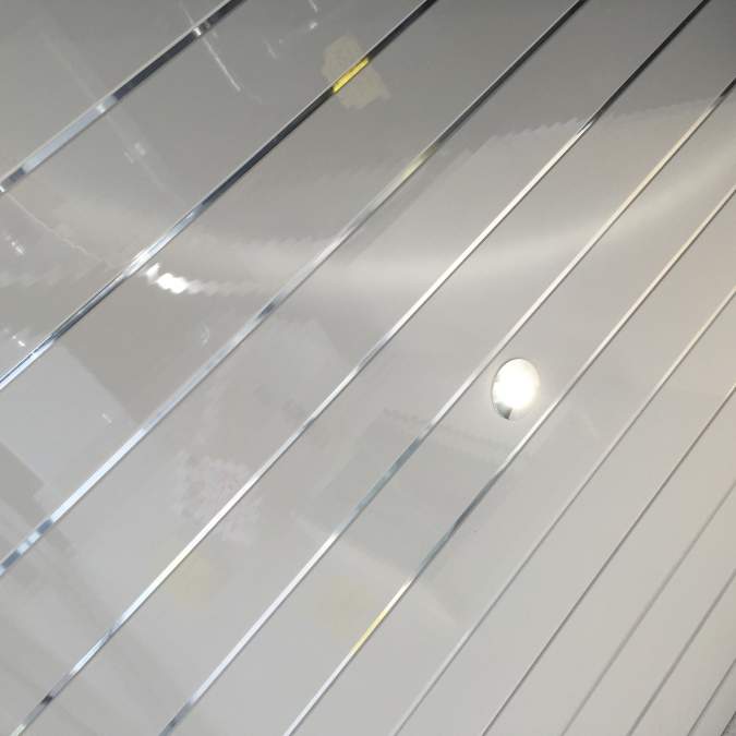 Neptune 250 White Chrome Strip - PVC Plastic Wall & Ceiling Cladding - 2.6m - 4 Pack
