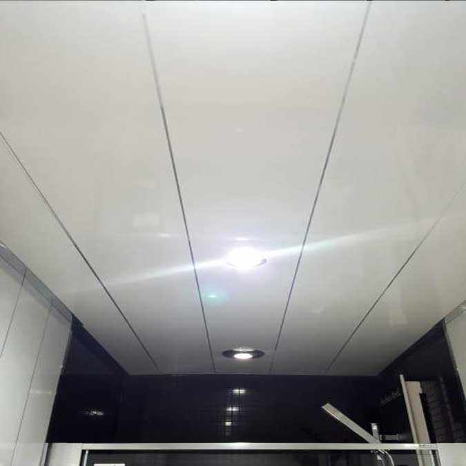 Neptune 200 Moderna White & Chrome Flat Panel - PVC Plastic Wall & Ceiling Cladding - 2.6m - 5 Pack