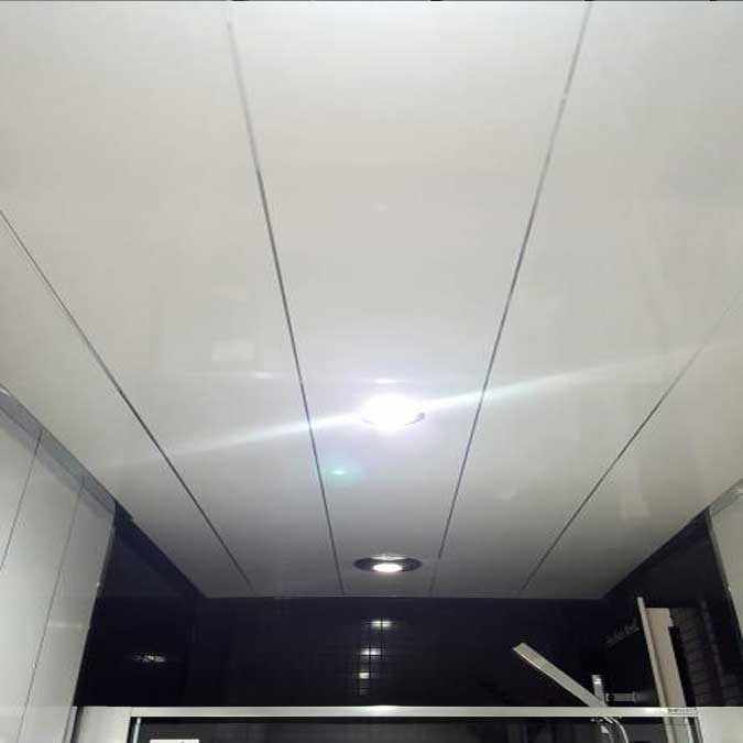 Neptune 200 - White & Chrome Flat Panel - Moderna - PVC Plastic Wall & Ceiling Cladding - 4m - 5 Pack