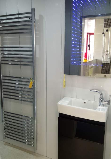 Neptune 200 Moderna White & Chrome Flat Panel - PVC Plastic Wall & Ceiling Cladding - 2.6m - 5 Pack