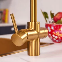 Bio_3-in-1_Brushed-Gold_Lifestyle-(16).webp
