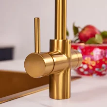 Bio_3-in-1_Brushed-Gold_Lifestyle-(19).webp