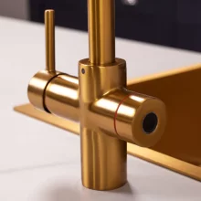 Bio_3-in-1_Brushed-Gold_Lifestyle-(26).webp