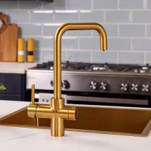 Bio_3-in-1_Brushed-Gold_Lifestyle-(27).webp