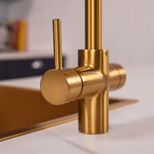 Bio_3-in-1_Brushed-Gold_Lifestyle-(4).webp