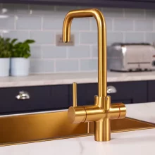 Bio_3-in-1_Brushed-Gold_Lifestyle-(8).webp