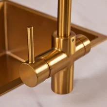 Bio_3-in-1_Brushed-Gold_Lifestyle-(9).webp
