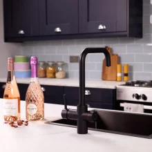 Bio_3-in-1_Matt-Black_Lifestyle-(15).webp