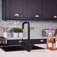 Bio_3-in-1_Matt-Black_Lifestyle-(2).webp