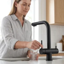 Blanco-Fontas-S-II-Black-Pull-Out-Kitchen-Tap-life3.webp