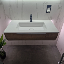 Icarus_Round_900_Front_-_Showroom.jpg