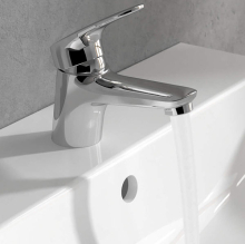 Scudo Monument Bath Shower Mixer Tap with Shower Kit and Wall Bracket