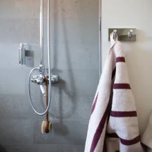 Smedbo-House-Chrome-Double-Towel-Hook-Lifestyle-2.webp