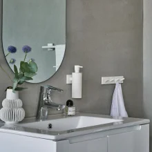 Smedbo-House-Matt-White-Quadruple-Towel-Hook-Lifestyle.webp