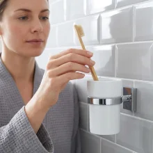 Smedbo-House-Porcelain-Tumbler-Chrome-Holder-Lifestyle.webp