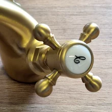 brass001-taphead2.webp
