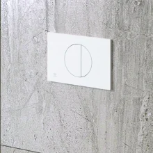 ideal-standard-oleas-m5-silk-white-round-dual-flush-plate-lifestyle.webp