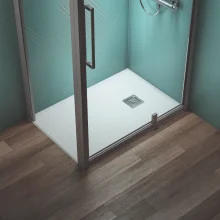 ideal-standard-ultra-flat-evo-1000-x-700mm-pure-white-rectangle-shower-tray-lifestyle-2.webp