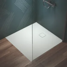 ideal-standard-ultra-flat-evo-1000mm-silk-white-square-shower-tray-lifestyle-2.webp