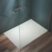 ideal-standard-ultra-flat-evo-1400-x-1000mm-silk-white-rectangle-shower-tray-lifestyle-2.webp
