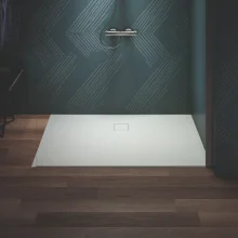 ideal-standard-ultra-flat-evo-1400-x-900mm-silk-white-rectangle-shower-tray-lifestyle-2.webp