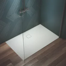 ideal-standard-ultra-flat-evo-1400-x-900mm-silk-white-rectangle-shower-tray-lifestyle.webp