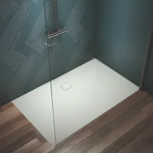 ideal-standard-ultra-flat-evo-1600-x-1000mm-silk-white-rectangle-shower-tray-lifestyle-2.webp