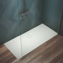 ideal-standard-ultra-flat-evo-1700-x-800mm-silk-white-rectangle-shower-tray-lifestyle-2.webp