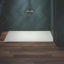 ideal-standard-ultra-flat-evo-1700-x-800mm-silk-white-rectangle-shower-tray-lifestyle.webp