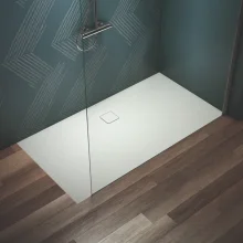 ideal-standard-ultra-flat-evo-1700-x-900mm-silk-white-rectangle-shower-tray-lifestyle-2.webp