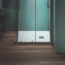 ideal-standard-ultra-flat-evo-900-x-700mm-pure-white-rectangle-shower-tray-lifestyle-2.webp