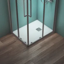 ideal-standard-ultra-flat-evo-900-x-700mm-pure-white-rectangle-shower-tray-lifestyle-3.webp