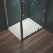 ideal-standard-ultra-flat-evo-900-x-750mm-silk-white-rectangle-shower-tray-lifestyle.webp
