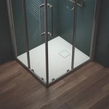 ideal-standard-ultra-flat-evo-900-x-800mm-silk-white-rectangle-shower-tray-lifestyle.webp