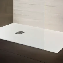 ideal-standard-ultra-flat-s-1400-x-900mm-pure-white-rectangle-shower-tray-lifestyle-3.webp