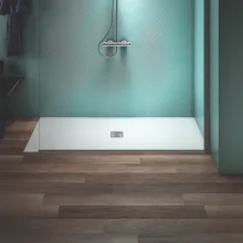 ideal-standard-ultra-flat-s-1700-x-700mm-pure-white-rectangle-shower-tray-lifestyle-3.webp