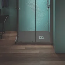 ideal-standard-ultra-flat-s-900-x-700mm-concrete-grey-rectangle-shower-tray-lifestyle-2.webp
