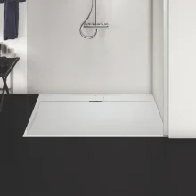 ideal-standard-ultra-flat-s-ilife-1400-x-900mm-pure-white-rectangle-shower-tray-lifestyle-3.webp