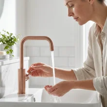 jeroni-horizontal-single-handle-square-copper-kitchen-mixer-tap-lifestyle-2.webp