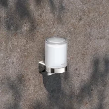 keuco-aveno-chrome-lotion-dispenser-lifestyle.webp