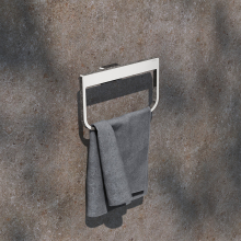 keuco-aveno-chrome-towel-ring-lifestyle.jpg