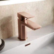 lancia-muro-brushed-bronze-basin-mono-mixer-tap-lifestyle.webp
