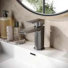 lancia-muro-gunmetal-basin-mono-mixer-tap-lifestyle.webp