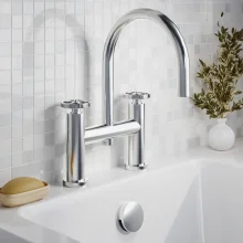 nuie-revolution-chrome-bath-filler-lifestyle-3.webp