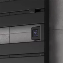 reina-gia-black-780x500mm-radiator-close.webp