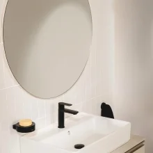 roca-luna-600mm-circular-led-mirror-lifestyle.webp