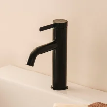 roca-ona-black-basin-mixer-tap-lifestyle.webp