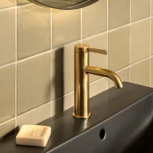 roca-ona-brushed-brass-basin-mixer-tap-lifestyle.webp