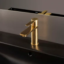 roca-targa-brushed-brass-basin-mixer-tap-lifestyle-2.webp