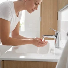 roca-victoria-n-800mm-single-taphole-basin-lifestyle-2.webp